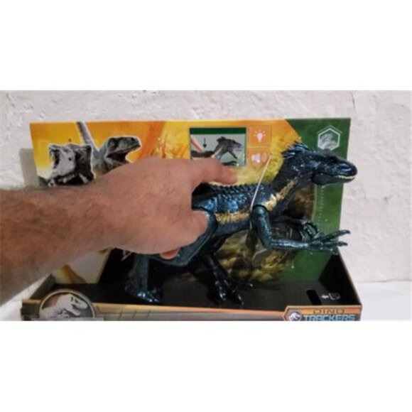 Jurassic World Dominion Track N Attack Indoraptor Action Figure Collection - Picture 3 of 4